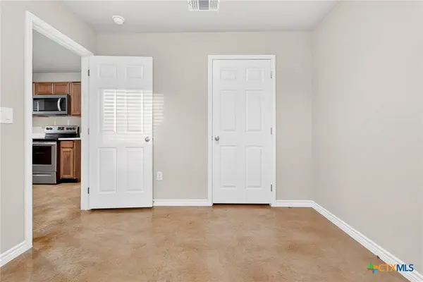 1015 N 10th ST, Killeen, TX 76541