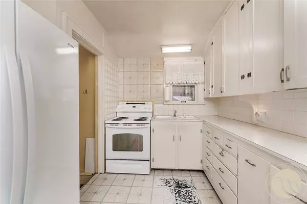 2214 N 6th AVE N, Billings, MT 59101