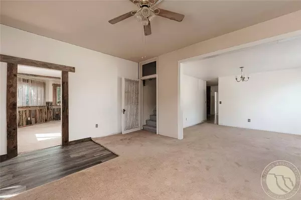 8 N Division ST, Reed Point, MT 59069