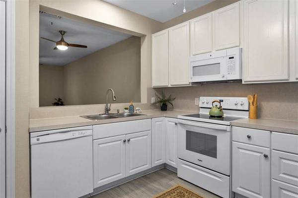 2815 Kings Crossing DR #102, Houston, TX 77345