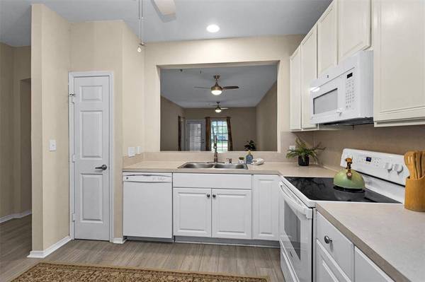 2815 Kings Crossing DR #102, Houston, TX 77345