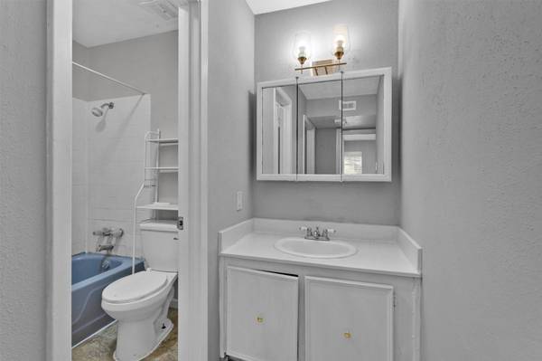 201 W Rosamond ST #61, Houston, TX 77076