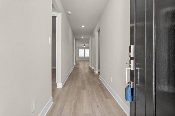 2002 Bluff Oak CT, Conroe, TX 77304