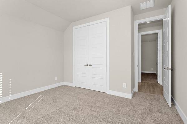 2002 Bluff Oak CT, Conroe, TX 77304