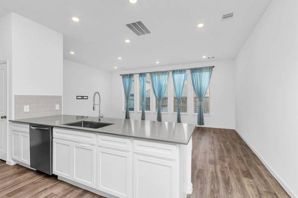 677 Royal Arch DR, Conroe, TX 77304