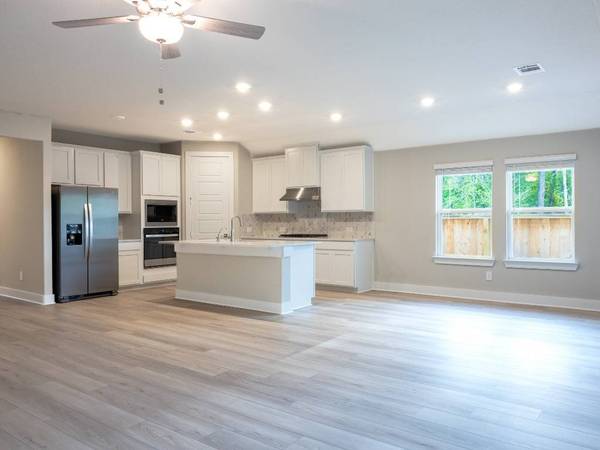 2010 Bluff Oak CT, Conroe, TX 77304