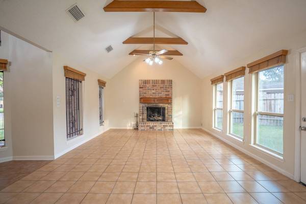 4219 Meadowchase LN, Houston, TX 77014