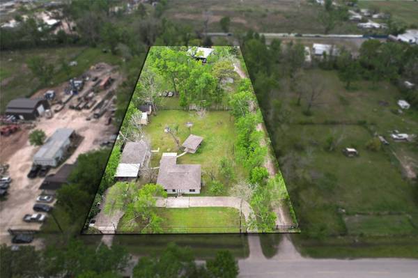 1725 Strawn RD, Houston, TX 77039