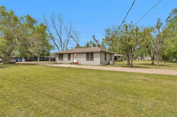 1725 Strawn RD, Houston, TX 77039
