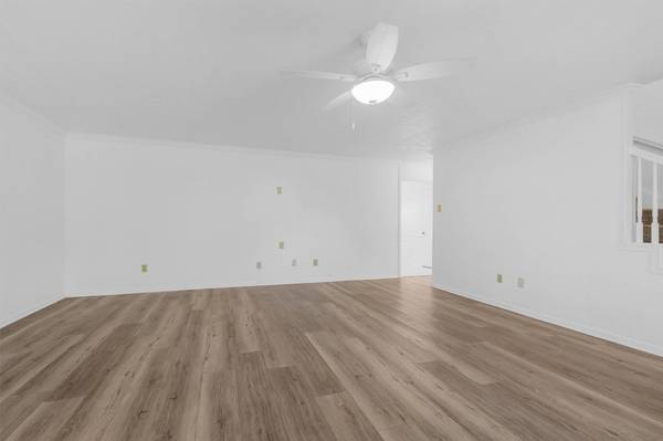 1122 Rhine LN, Houston, TX 77090