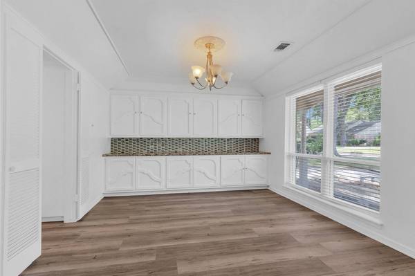 1122 Rhine LN, Houston, TX 77090