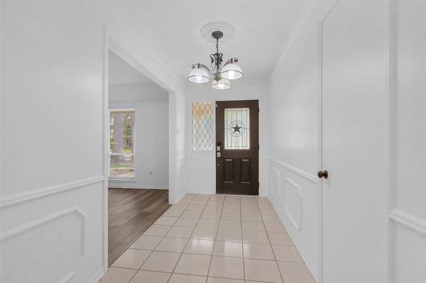 1122 Rhine LN, Houston, TX 77090