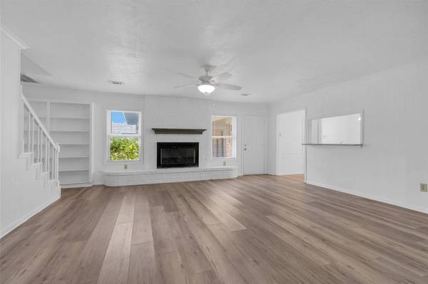 1122 Rhine LN, Houston, TX 77090
