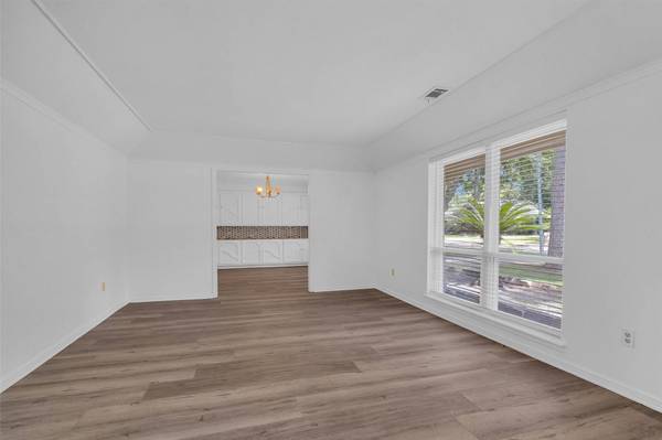 1122 Rhine LN, Houston, TX 77090