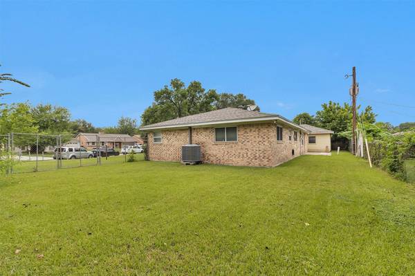 14806 Dogwood Tree ST, Houston, TX 77060
