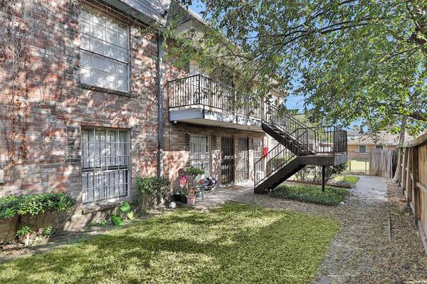 201 W Rosamond ST #61
