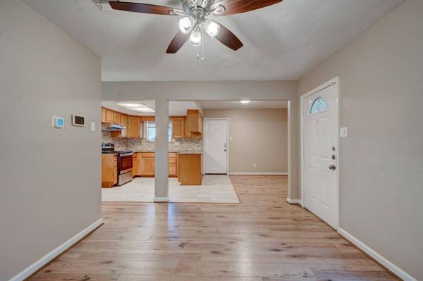 6331 Oaknut DR, Houston, TX 77088