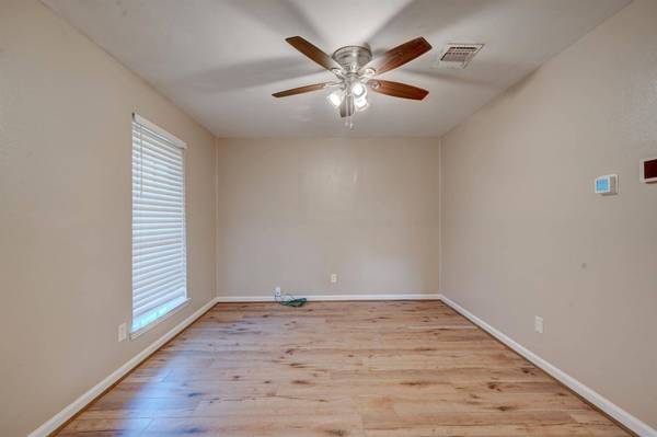 6331 Oaknut DR, Houston, TX 77088