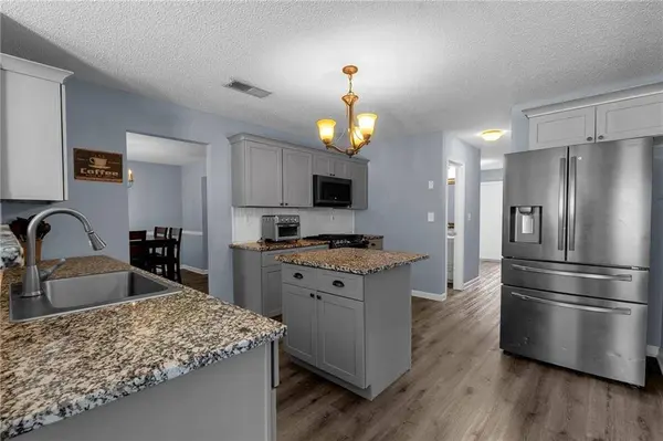 322 Silverleaf LN, Dallas, GA 30157