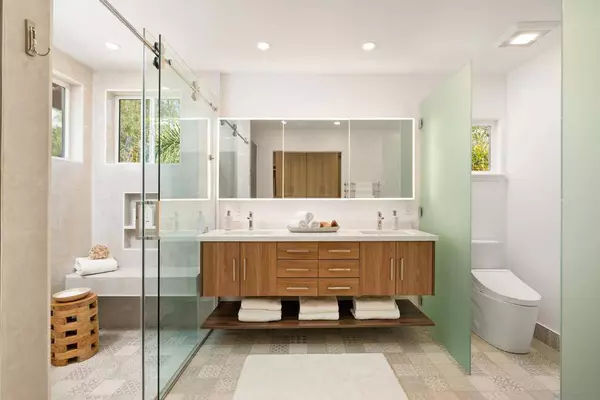 1040 Van Nuys Street, San Diego, CA 92109