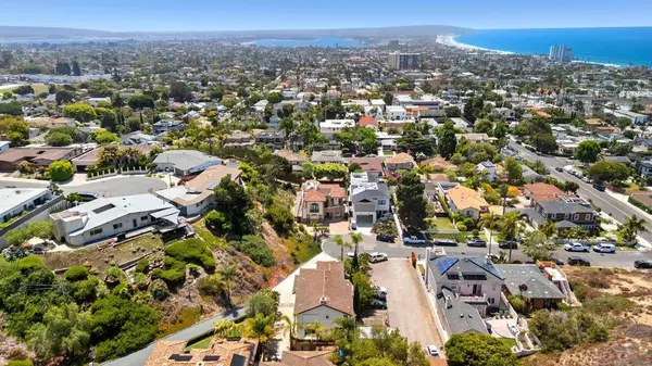 1040 Van Nuys Street, San Diego, CA 92109