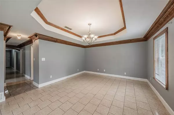 312 N Wood Street, Cleburne, TX 76033