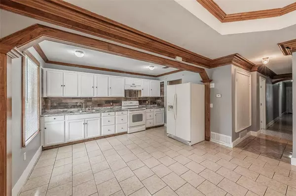 312 N Wood Street, Cleburne, TX 76033