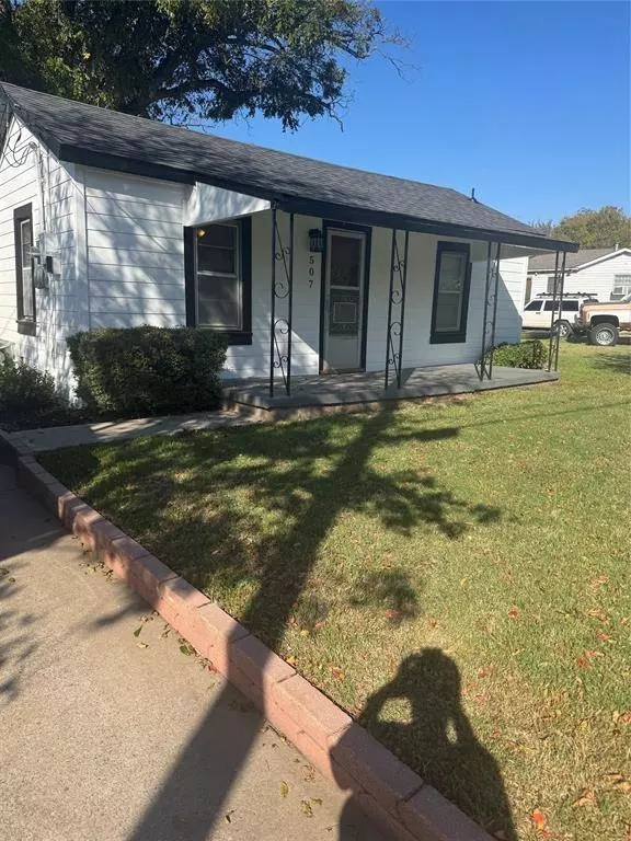 507 N Rusk Street, Weatherford, TX 76086