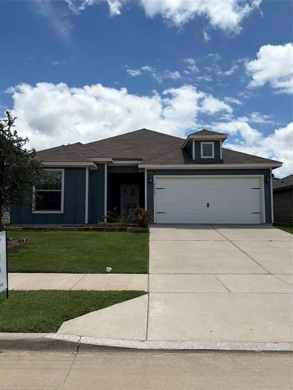 8228 Smokey Creek Pass, Fort Worth, TX 76179
