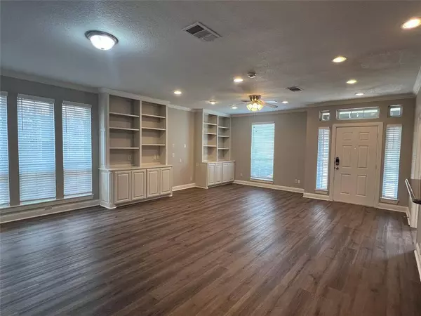 4916 Ridglea Hills Court, Fort Worth, TX 76116