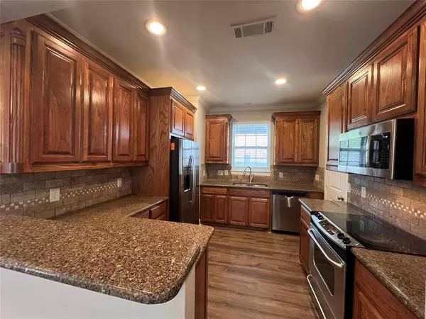 4916 Ridglea Hills Court, Fort Worth, TX 76116