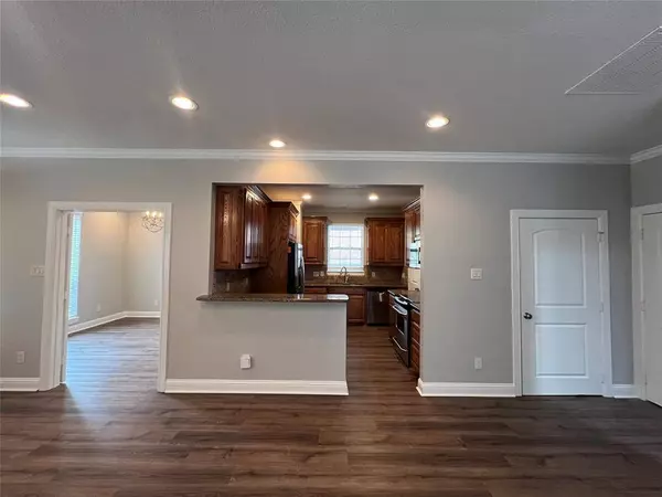 4916 Ridglea Hills Court, Fort Worth, TX 76116