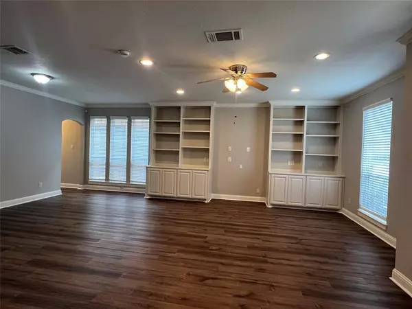 4916 Ridglea Hills Court, Fort Worth, TX 76116