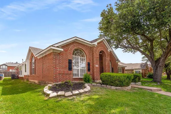 9209 Woodlake Drive, Rowlett, TX 75088