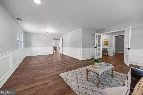 509 LONGSTONE DR, Cherry Hill, NJ 08003