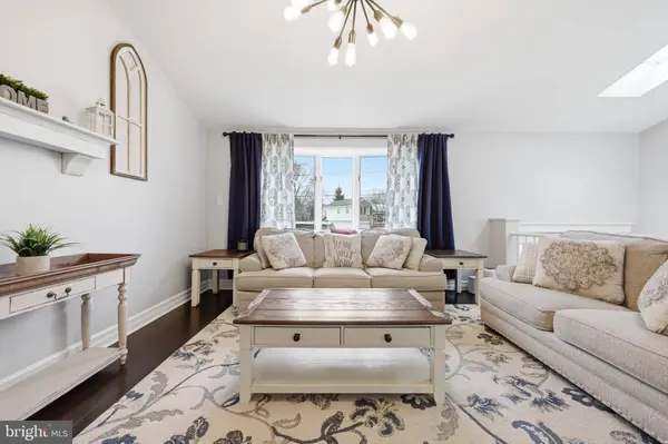 1502 HILLSIDE DR, Cherry Hill, NJ 08003