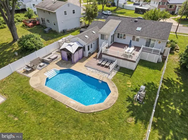 1502 HILLSIDE DR, Cherry Hill, NJ 08003