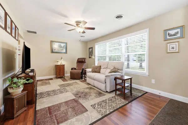 302 Dogwood Ave, Egg Harbor Township, NJ 08234