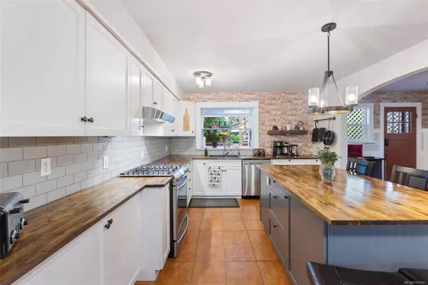 9913 Maple St, Chemainus, BC V0R 1K1