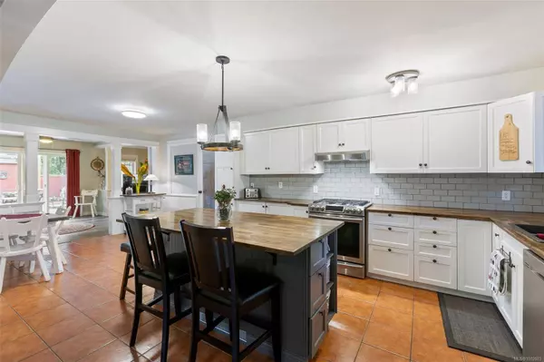 9913 Maple St, Chemainus, BC V0R 1K1