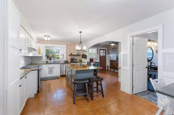 9913 Maple St, Chemainus, BC V0R 1K1