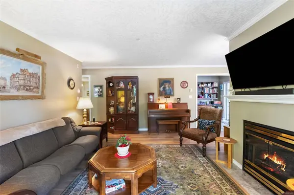 1100 Union Rd #105, Saanich, BC V8P 2J3