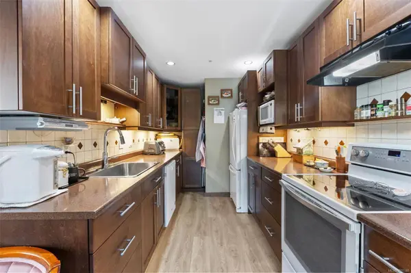 1100 Union Rd #105, Saanich, BC V8P 2J3