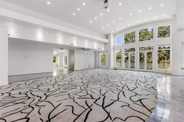 3355 Midland Rd, Oak Bay, BC V8R 6G7