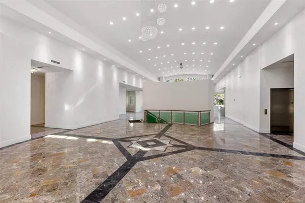 3355 Midland Rd, Oak Bay, BC V8R 6G7