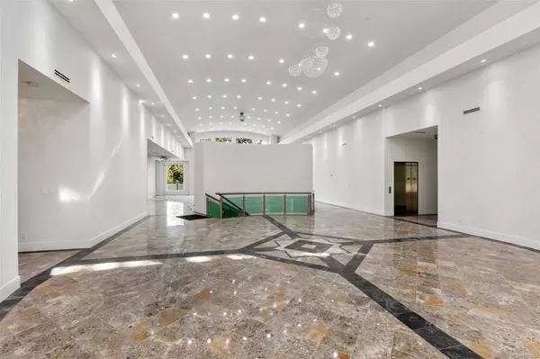 3355 Midland Rd, Oak Bay, BC V8R 6G7