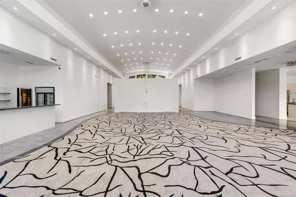 3355 Midland Rd, Oak Bay, BC V8R 6G7