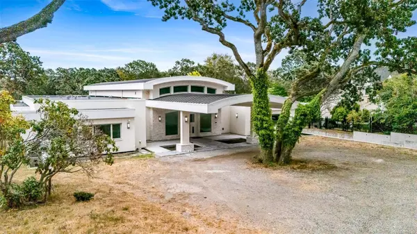 3355 Midland Rd, Oak Bay, BC V8R 6G7