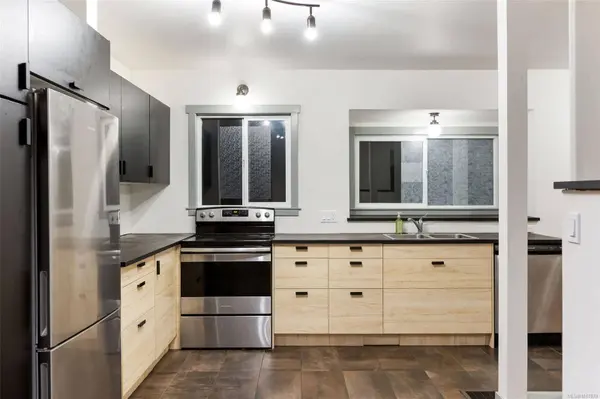 611 Polyanthus Cres, Saanich, BC V8Z 2J3