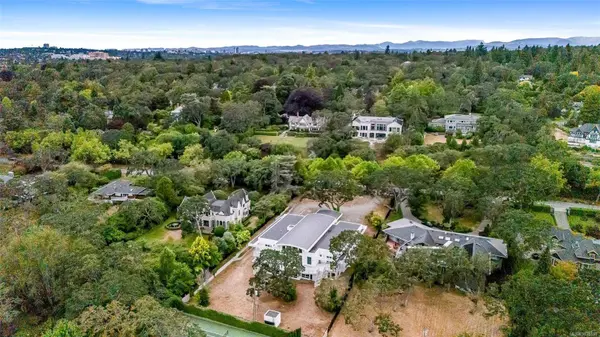 3355 Midland Rd, Oak Bay, BC V8R 6G7